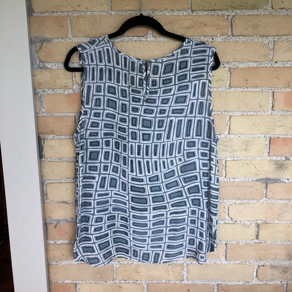 Nile Patterned Sleeveless Top - Picture 3 of 3